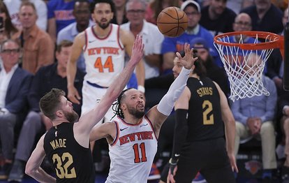 NBA'de Knicks, 22 sayıdan dönerek konferans finaline galibiyetle başladı